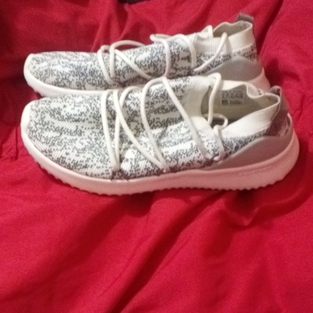 Shoes. - Picture 4 of 6